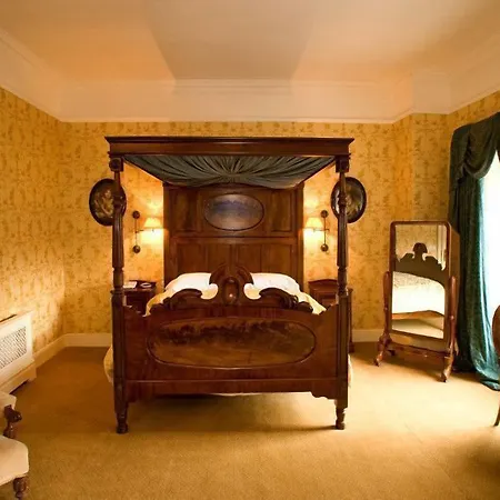 Step House Hotel 4*
