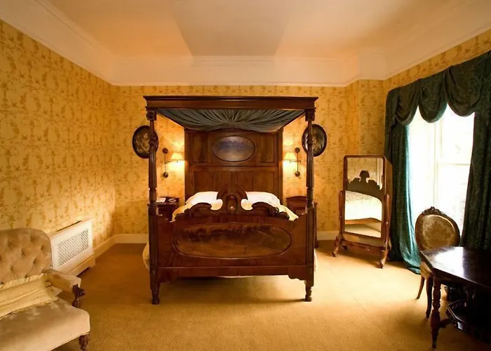 Step House Отель 4*
